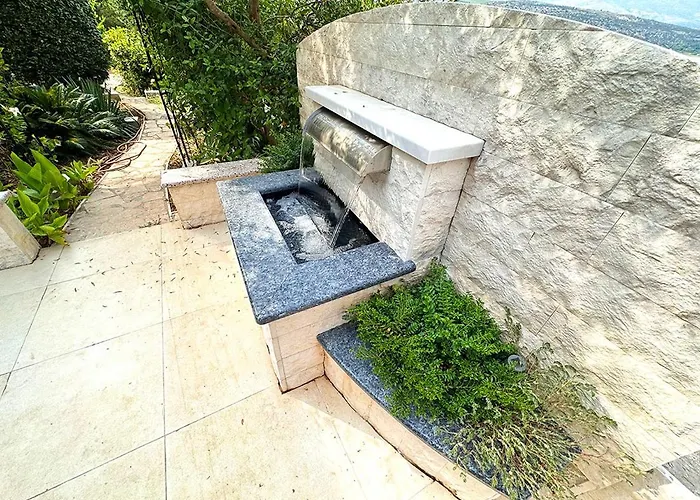 安东尼奥公寓 *